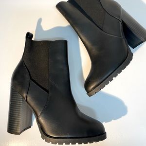 Urban Outfitters Chloe Chelsea Black Boots